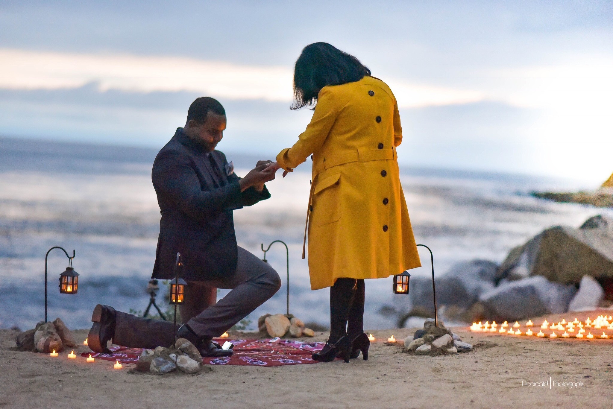 Couple getting engaged on the beach. Great proposal ideas